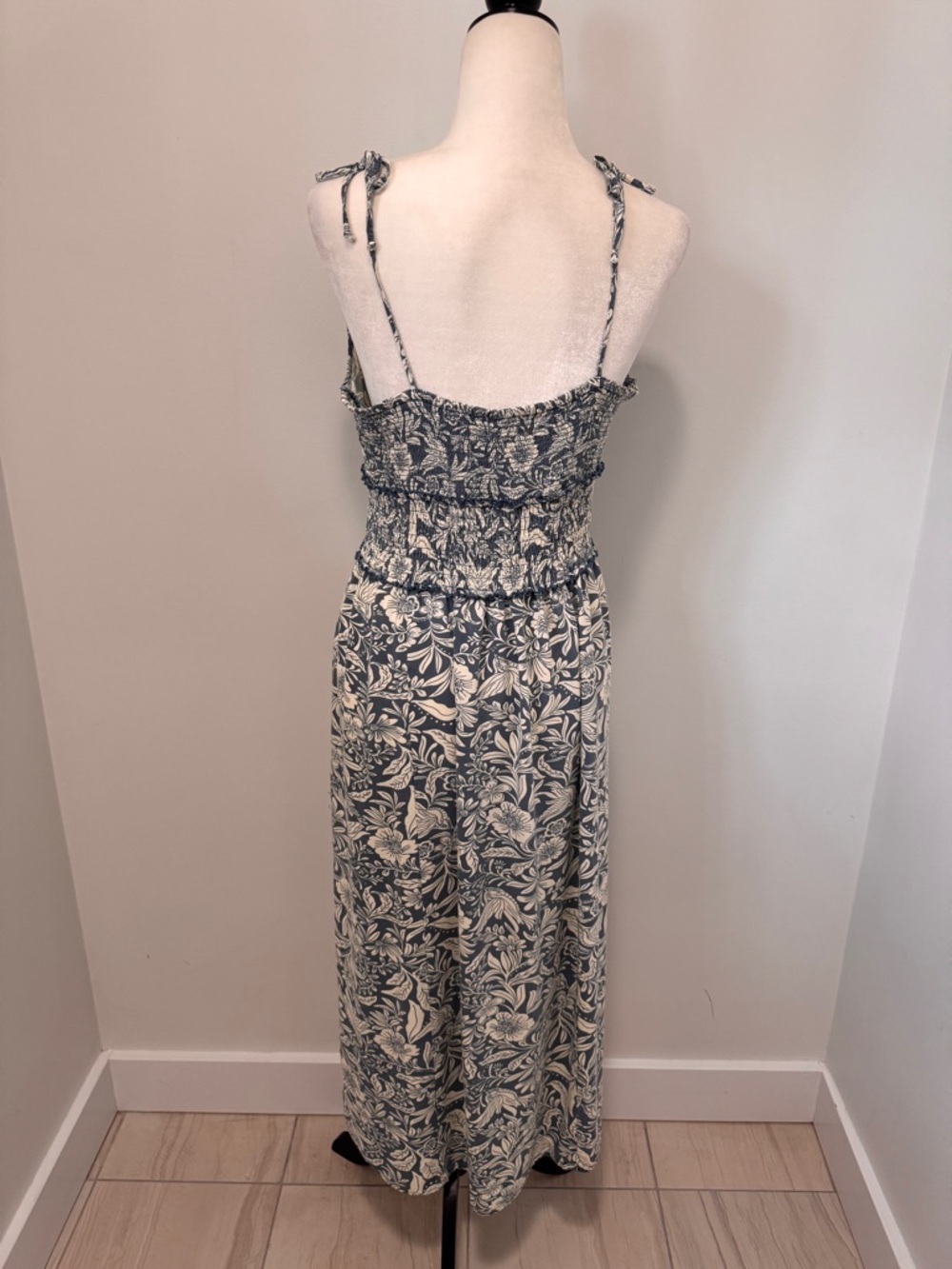 Patrons of Peace Blue & Cream Floral V-Neck Midi Dress - Picture 5 of 14